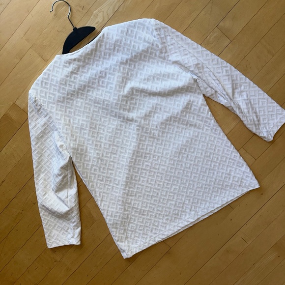 J. McLaughlin white textured link top, S,  L1036 - Picture 3 of 4